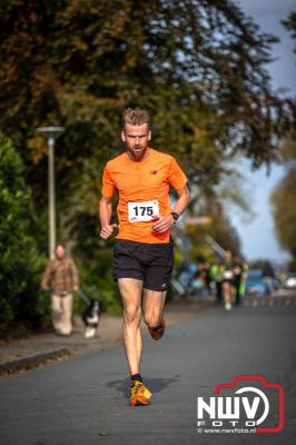 De koude zaterdagmorgen weerhield de meer dan 250 deelnemers niet om te starten bij de Run Oldebroek, georganiseerd door GlobalRize. - © NWVFoto.nl