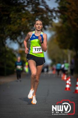 De koude zaterdagmorgen weerhield de meer dan 250 deelnemers niet om te starten bij de Run Oldebroek, georganiseerd door GlobalRize. - © NWVFoto.nl