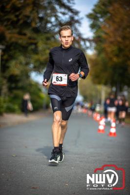 De koude zaterdagmorgen weerhield de meer dan 250 deelnemers niet om te starten bij de Run Oldebroek, georganiseerd door GlobalRize. - © NWVFoto.nl