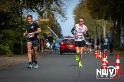 De koude zaterdagmorgen weerhield de meer dan 250 deelnemers niet om te starten bij de Run Oldebroek, georganiseerd door GlobalRize. - © NWVFoto.nl