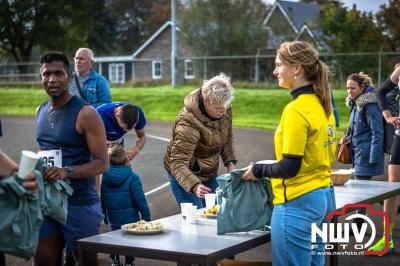 De koude zaterdagmorgen weerhield de meer dan 250 deelnemers niet om te starten bij de Run Oldebroek, georganiseerd door GlobalRize. - © NWVFoto.nl