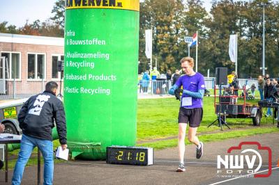 De koude zaterdagmorgen weerhield de meer dan 250 deelnemers niet om te starten bij de Run Oldebroek, georganiseerd door GlobalRize. - © NWVFoto.nl