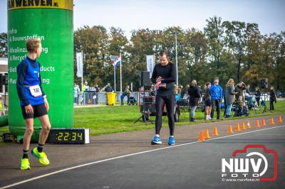 De koude zaterdagmorgen weerhield de meer dan 250 deelnemers niet om te starten bij de Run Oldebroek, georganiseerd door GlobalRize. - © NWVFoto.nl