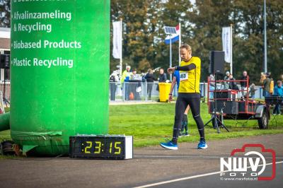 De koude zaterdagmorgen weerhield de meer dan 250 deelnemers niet om te starten bij de Run Oldebroek, georganiseerd door GlobalRize. - © NWVFoto.nl