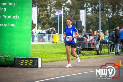 De koude zaterdagmorgen weerhield de meer dan 250 deelnemers niet om te starten bij de Run Oldebroek, georganiseerd door GlobalRize. - © NWVFoto.nl