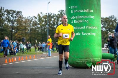 De koude zaterdagmorgen weerhield de meer dan 250 deelnemers niet om te starten bij de Run Oldebroek, georganiseerd door GlobalRize. - © NWVFoto.nl