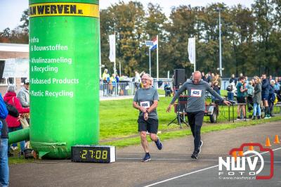 De koude zaterdagmorgen weerhield de meer dan 250 deelnemers niet om te starten bij de Run Oldebroek, georganiseerd door GlobalRize. - © NWVFoto.nl