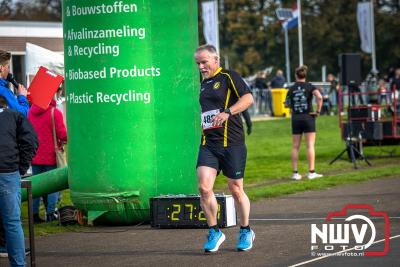 De koude zaterdagmorgen weerhield de meer dan 250 deelnemers niet om te starten bij de Run Oldebroek, georganiseerd door GlobalRize. - © NWVFoto.nl