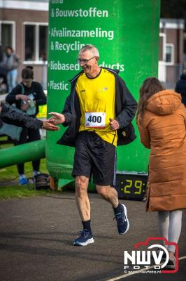 De koude zaterdagmorgen weerhield de meer dan 250 deelnemers niet om te starten bij de Run Oldebroek, georganiseerd door GlobalRize. - © NWVFoto.nl