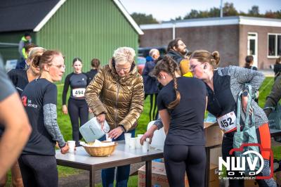 De koude zaterdagmorgen weerhield de meer dan 250 deelnemers niet om te starten bij de Run Oldebroek, georganiseerd door GlobalRize. - © NWVFoto.nl