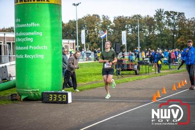 De koude zaterdagmorgen weerhield de meer dan 250 deelnemers niet om te starten bij de Run Oldebroek, georganiseerd door GlobalRize. - © NWVFoto.nl