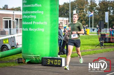 De koude zaterdagmorgen weerhield de meer dan 250 deelnemers niet om te starten bij de Run Oldebroek, georganiseerd door GlobalRize. - © NWVFoto.nl