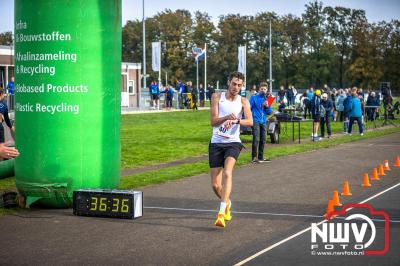 De koude zaterdagmorgen weerhield de meer dan 250 deelnemers niet om te starten bij de Run Oldebroek, georganiseerd door GlobalRize. - © NWVFoto.nl