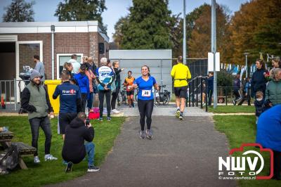 De koude zaterdagmorgen weerhield de meer dan 250 deelnemers niet om te starten bij de Run Oldebroek, georganiseerd door GlobalRize. - © NWVFoto.nl