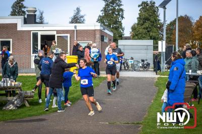 De koude zaterdagmorgen weerhield de meer dan 250 deelnemers niet om te starten bij de Run Oldebroek, georganiseerd door GlobalRize. - © NWVFoto.nl