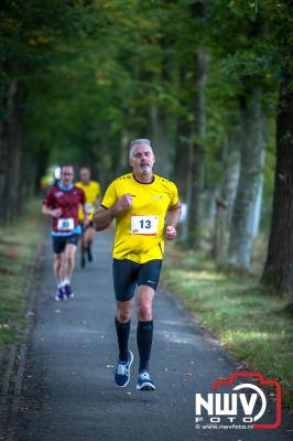 De koude zaterdagmorgen weerhield de meer dan 250 deelnemers niet om te starten bij de Run Oldebroek, georganiseerd door GlobalRize. - © NWVFoto.nl