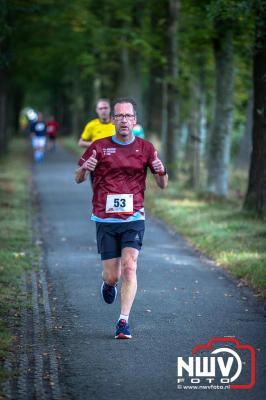 De koude zaterdagmorgen weerhield de meer dan 250 deelnemers niet om te starten bij de Run Oldebroek, georganiseerd door GlobalRize. - © NWVFoto.nl