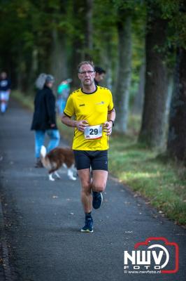 De koude zaterdagmorgen weerhield de meer dan 250 deelnemers niet om te starten bij de Run Oldebroek, georganiseerd door GlobalRize. - © NWVFoto.nl