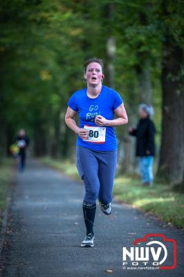 De koude zaterdagmorgen weerhield de meer dan 250 deelnemers niet om te starten bij de Run Oldebroek, georganiseerd door GlobalRize. - © NWVFoto.nl