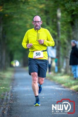 De koude zaterdagmorgen weerhield de meer dan 250 deelnemers niet om te starten bij de Run Oldebroek, georganiseerd door GlobalRize. - © NWVFoto.nl