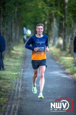 De koude zaterdagmorgen weerhield de meer dan 250 deelnemers niet om te starten bij de Run Oldebroek, georganiseerd door GlobalRize. - © NWVFoto.nl