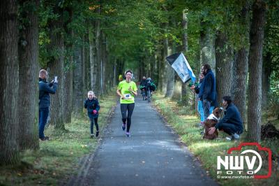 De koude zaterdagmorgen weerhield de meer dan 250 deelnemers niet om te starten bij de Run Oldebroek, georganiseerd door GlobalRize. - © NWVFoto.nl