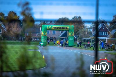 De koude zaterdagmorgen weerhield de meer dan 250 deelnemers niet om te starten bij de Run Oldebroek, georganiseerd door GlobalRize. - © NWVFoto.nl