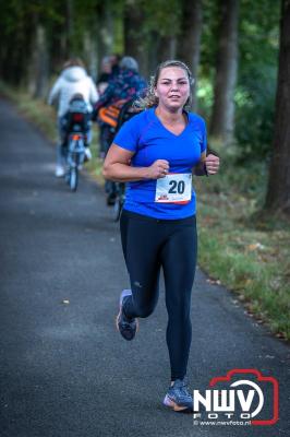 De koude zaterdagmorgen weerhield de meer dan 250 deelnemers niet om te starten bij de Run Oldebroek, georganiseerd door GlobalRize. - © NWVFoto.nl