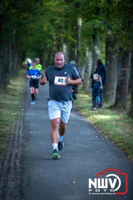 De koude zaterdagmorgen weerhield de meer dan 250 deelnemers niet om te starten bij de Run Oldebroek, georganiseerd door GlobalRize. - © NWVFoto.nl