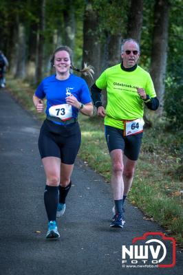 De koude zaterdagmorgen weerhield de meer dan 250 deelnemers niet om te starten bij de Run Oldebroek, georganiseerd door GlobalRize. - © NWVFoto.nl