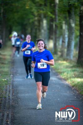 De koude zaterdagmorgen weerhield de meer dan 250 deelnemers niet om te starten bij de Run Oldebroek, georganiseerd door GlobalRize. - © NWVFoto.nl