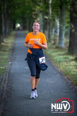 De koude zaterdagmorgen weerhield de meer dan 250 deelnemers niet om te starten bij de Run Oldebroek, georganiseerd door GlobalRize. - © NWVFoto.nl