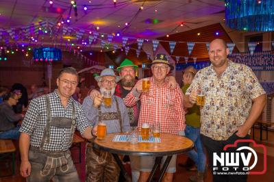 Gezelligheid ten top op het eerste Oktoberfest in Oostendorp! - © NWVFoto.nl