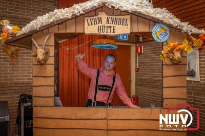 Gezelligheid ten top op het eerste Oktoberfest in Oostendorp! - © NWVFoto.nl