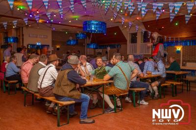 Gezelligheid ten top op het eerste Oktoberfest in Oostendorp! - © NWVFoto.nl