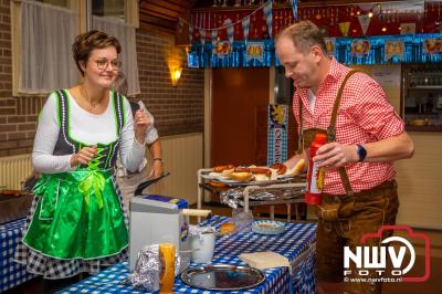 Gezelligheid ten top op het eerste Oktoberfest in Oostendorp! - © NWVFoto.nl