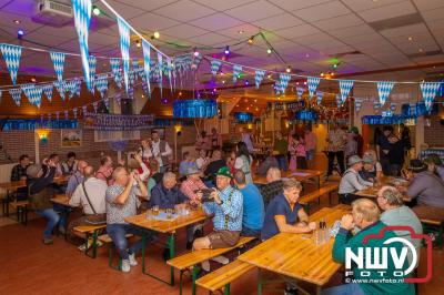 Gezelligheid ten top op het eerste Oktoberfest in Oostendorp! - © NWVFoto.nl