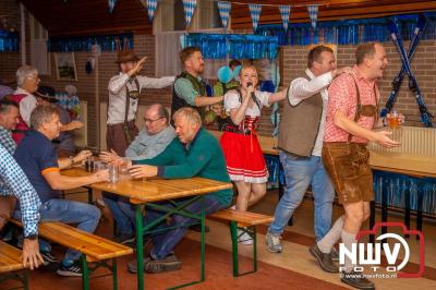 Gezelligheid ten top op het eerste Oktoberfest in Oostendorp! - © NWVFoto.nl