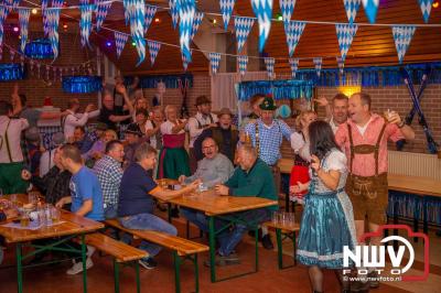 Gezelligheid ten top op het eerste Oktoberfest in Oostendorp! - © NWVFoto.nl