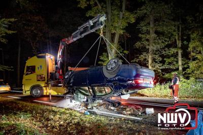 Auto verandert in wrak na zware crash tegen boom op de Tongerenseweg (N309) bij Epe, twee personen zwaargewond naar ziekenhuis. - © NWVFoto.nl