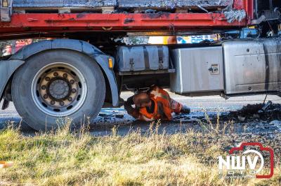 Snelweg A28 volledig afgesloten ter hoogte van 't Harde door vrachtwagenbrand. - © NWVFoto.nl