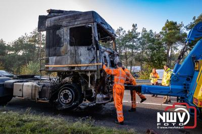 Snelweg A28 volledig afgesloten ter hoogte van 't Harde door vrachtwagenbrand. - © NWVFoto.nl