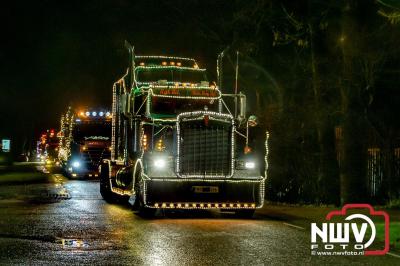 Sfeervolle truckers lichtjesparade toerde zaterdagavond door de gemeente Oldebroek. - © NWVFoto.nl