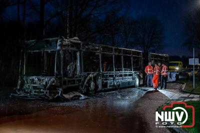 Berging van de 18 meter lange Walibi Express-bus, die maandag 23 december op de busparkeerplaats van Walibi in Biddinghuizen in brand vloog. - © NWVFoto.nl