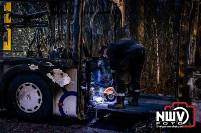 Berging van de 18 meter lange Walibi Express-bus, die maandag 23 december op de busparkeerplaats van Walibi in Biddinghuizen in brand vloog. - © NWVFoto.nl