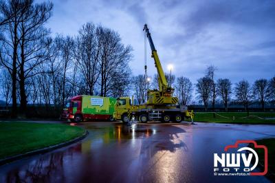 Berging van de 18 meter lange Walibi Express-bus, die maandag 23 december op de busparkeerplaats van Walibi in Biddinghuizen in brand vloog. - © NWVFoto.nl