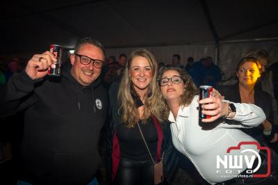  Het Karbietfeest XXL 2024 in Elburg was een groot feest met optredens van Wimmie Bouma, Duo Remix, Poar Neem’n, Ancora, Boerin Anna en DJ Jaapie.  - © NWVFoto.nl