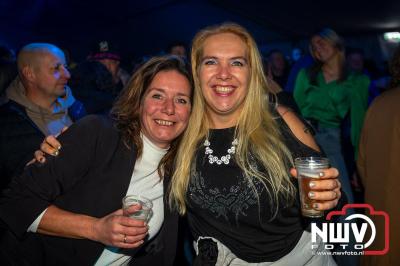  Het Karbietfeest XXL 2024 in Elburg was een groot feest met optredens van Wimmie Bouma, Duo Remix, Poar Neem’n, Ancora, Boerin Anna en DJ Jaapie.  - © NWVFoto.nl