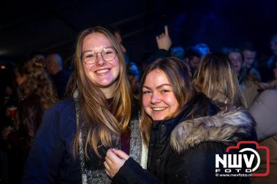  Het Karbietfeest XXL 2024 in Elburg was een groot feest met optredens van Wimmie Bouma, Duo Remix, Poar Neem’n, Ancora, Boerin Anna en DJ Jaapie.  - © NWVFoto.nl