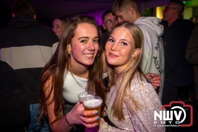  Het Karbietfeest XXL 2024 in Elburg was een groot feest met optredens van Wimmie Bouma, Duo Remix, Poar Neem’n, Ancora, Boerin Anna en DJ Jaapie.  - © NWVFoto.nl